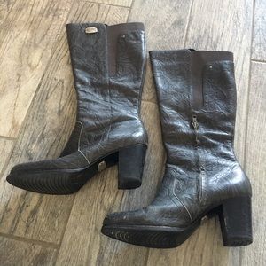 Ugg boots embossed leather heel size 9